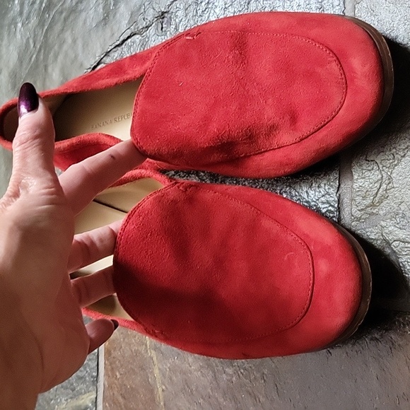 Banana Republic red suede loaders size 10. - Picture 3 of 5